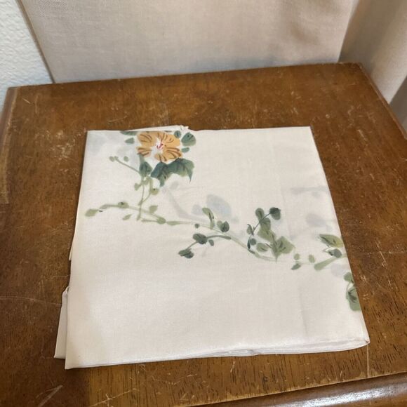 Vintage China hand painted silk scarf 1963 White Pink Floral In Package Delicate - Picture 6 of 9